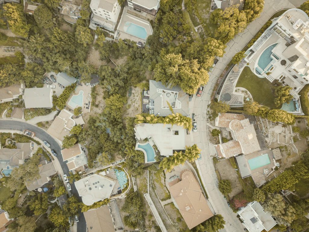 We advised real estate developer in erecting commercial center
